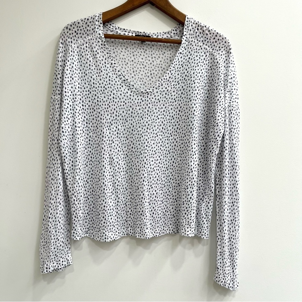 RAILS Women’s SAMI SPOTTED White Black Drop Shoulder Linen Blend V-Neck Top